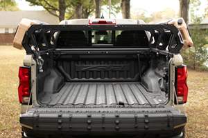 Colorado ZR2 Bison 4x4 2024, Diferenciales Delanteros y Traseros Bloqueables, Modificaciones Todoterreno, Color Metalizado Arena - Product Image 3