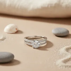 Anillo de Compromiso de Plata 925 con Moissanita Redonda y Engaste Pavé, Estilo Clásico para Mujer - Product Image 2