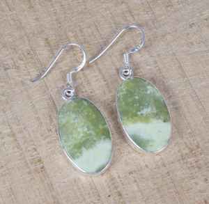 Pendientes de Plata de Ley con Ópalo Verde, Hechos a Mano, Piedra de Nacimiento de Octubre, Joyería Elegante con Piedras Preciosas, Regalo para Mujer - Product Image 1