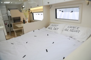 Utilisé en Chine : Caravane familiale pour le camping semi-tout-terrain, fabriquée en fibre de verre et dotée d'une salle de bain. - Product Image 6