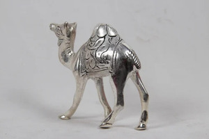 Figurine de chameau sculptée en métal, sculpture animale faite à la main, statue décorative de chameau pour la maison, cadeau - Product Image 1