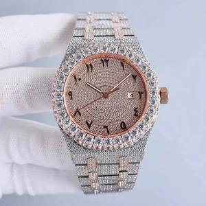 Montre pour homme de qualité supérieure entièrement sertie de diamants argentés pour les soirées, la mode hip-hop et le style musical, disponible à la vente - Product Image 2