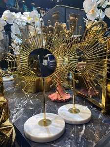 Pièce maîtresse en miroir de style antique avec détails blancs, élégant accent de table décoratif pour décor d'affichage de cadeaux de bureau à domicile - Product Image 2