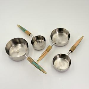 Juego de 4 Tazas y Cucharas Medidoras de Acero Inoxidable Besafe Kitchen con Mango de Resina para Ingredientes Secos y Líquidos - Product Image 2