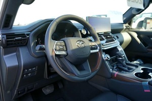 Nuovissimo Toyota Land Cruiser VXR SUV 2026, 399 CV, 7 Posti, Tetto Apribile, Specifiche GCC, Motore a Benzina 6 Cilindri, Trasmissione Automatica, Guida a Sinistra - Product Image 4