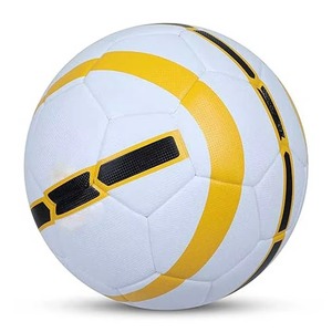 Balones de Fútbol de Cuero PU de Primera Calidad con Logotipo Personalizado, Duraderos, para Entrenamiento Deportivo Masculino, Fabricados en Sialkot - Product Image 3