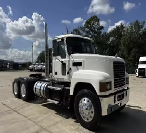 PRÊT À EXPÉDIER 2019 P1NNACLE Camionnette Utilitaire d'Occasion FRE1GHTLINER 8x4 Essence Euro 6 Émissions Conduite à Gauche Automatique Turbo R19 Intérieur Clair - Product Image 2