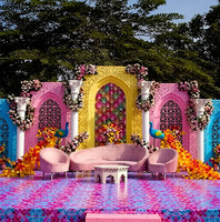 Ensemble de décoration de scène de mariage royal luxueux avec des panneaux de fond floraux élégants et un grand arrangement d'éclairage fournisseur indien