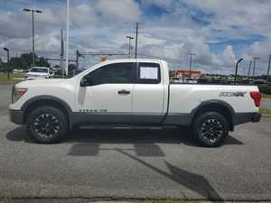 Nissan Titan PRO-4X 2018, qualité d'occasion, quatre roues motrices, cabine étendue, pick-up - Product Image 3