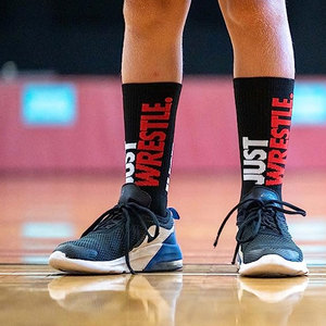 Chaussettes de sport de lutte avec logo personnalisé, cadeaux significatifs pour les survivants du cancer, les pompiers et plus encore - Product Image 4