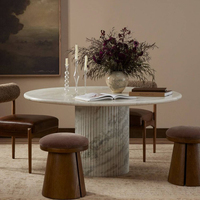 Table de salle à manger de cuisine au design nordique italien, finition laquée en marbre blanc, base de piédestal ronde à texture lourde, aspect linéaire