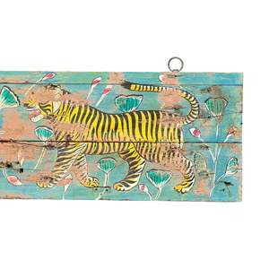 Panel Vintage con Diseño de Tigre, Representando un Tema Animal Icónico - Product Image 5