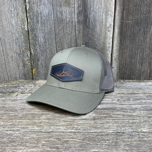 Casquettes Trucker en Cuir Premium avec Logo Brodé, Fermeture Réglable, Dos en Maille Respirante, Style Quotidien et Extérieur, ODM/OEM, Fabrication Vietnamienne - Product Image 5