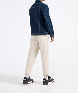 Nouvel arrivage de vestes élégantes pour hommes Veste denim d'hiver en jean déchirée avec poches Veste jeans grande taille en denim avec boutons à l'avant pour hommes - Product Image 4