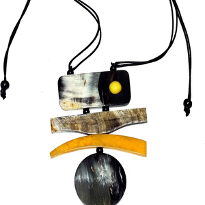 Collar de cuerno sostenible hecho a mano con tonos terrosos para un aspecto natural único de HF CRAFTS - Product Image 5