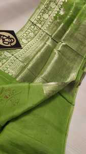 Op Maat Gemaakte Brokaat Zijde Sarees In Paarse Kleur Met Gouden Zari Rand Ideaal Voor Wederverkoop Door Kledingontwerpers - Product Image 4