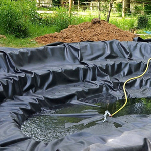 แผ่นใยสังเคราะห์ HDPE เกรดก่อสร้าง สำหรับระบบชลประทานและโครงการกักเก็บน้ำ จำหน่ายราคาส่ง - Product Image 1