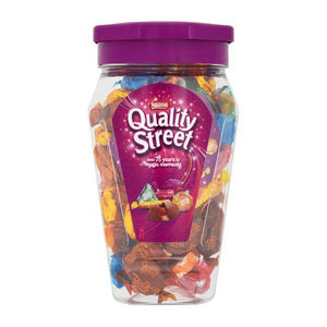 Bombones Quality Street al por mayor en latas mini de 240g para minibares de hotel y programas de comodidades para huéspedes. Exportación global disponible. - Product Image 3