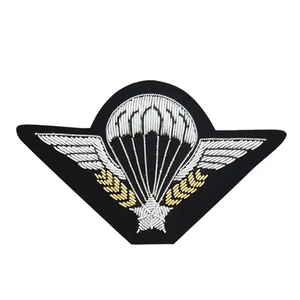 Venta al por mayor de moda bordado a mano de lingotes parche logotipo personalizado tela superior hecho a mano lingotes de alambre insignias - Product Image 1