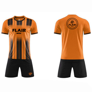Ensembles d'uniformes de maillots de football confortables et respirants de conception personnalisée de la meilleure qualité Coupe automatisée des jeunes hommes joueurs-Service OEM - Product Image 6