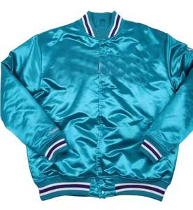 Chaqueta de bombardero unisex de moda de diseñador, chaqueta de bombardero de satén de béisbol con botones bordados con logotipo de apliques personalizados para hombre al por mayor - Product Image 1