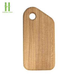 BEST SELLER Planche à découper carrée en bois portable personnalisée, idéale pour le camping, les pique-niques, comme planche à fruits, en provenance du Vietnam - Product Image 4