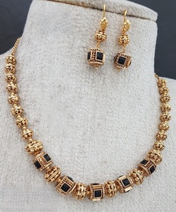 Hermoso conjunto de collar antiguo con acabado dorado de calidad superior con pendientes para boda de compromiso para mujeres y niñas - Product Image 4