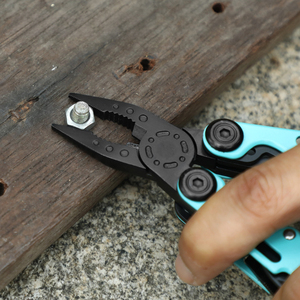 Pince <span class=keywords><strong>multifonction</strong></span> 13-en-1 en acier inoxydable avec étui en nylon, <span class=keywords><strong>outil</strong></span> EDC professionnel pour la survie, le camping, la chasse et la randonnée - Product Image 5