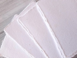 Papel de trapo de algodón blanco 300 Gsm hecho a mano 100% algodón Deckle Edge UV e impresión Offset estilo Hada - Product Image 5