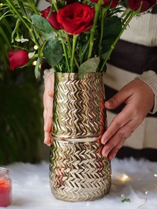 Vases à fleurs en métal au design martelé avec or brillant poli pour la décoration de la maison décor de Table fournitures de décorations pour la maison de luxe - Product Image 6