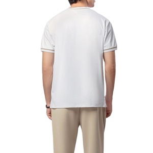 ผู้ผลิตเสื้อผ้าแบบ OEM/ODM เสื้อยืดทรงปกติสำหรับฤดูร้อน เสื้อผ้าแฟชั่นสำหรับกิจกรรมกลางแจ้ง ผ้าไหม/ผ้าฝ้าย เสื้อยืดเนื้อหนัก 220 กรัม - Product Image 5