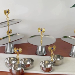 Bol décoratif élégant en finition argentée avec poignée en laiton doré, parfait pour servir des fruits ou pour la décoration de fête et les cadeaux - Product Image 5