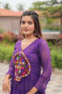 Vestido DE TRABAJO Gamathi especial Navratri Faux Georgette Fabric con trabajo de espejo real para el lanzamiento de fiestas - Product Image 6