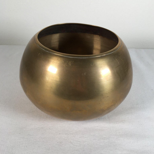 Pot de fleurs rond en laiton antique personnalisé, magnifique, fait à la main, martelé, pour l'intérieur et l'extérieur, pour la décoration de la maison et du jardin - Product Image 1