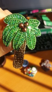 Broche artisanale de luxe en coton en forme de tête de cheval, ornée de perles et de strass, élégante et scintillante, pour vestes et sacs, exportation de haute couture - Product Image 5