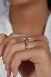 Bague de fiançailles solitaire Moissanite ronde brillante 2.50 ct en or massif 18 carats bague ronde délicate et élégante pour femme - Product Image 5