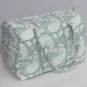 Bolsa de lona ecológica de algodón Weekender, elegante cierre de cremallera con estampado de bloque de mano, rayas de moda para Fashion-Forward - Product Image 4
