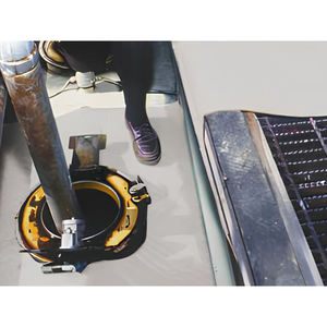 Rollo absorbente caminable reforzado Carvel 81x4600cm para líquidos industriales, 240lt - Product Image 5