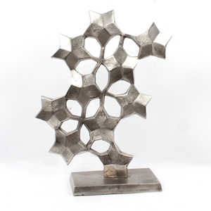 Sculpture en fonte d'aluminium faite à la main Sculptures décoratives sur mesure pour la maison et le bureau à vendre à bas prix - Product Image 1