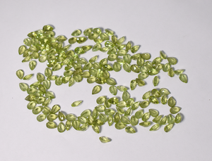 Vente en gros LOT de péridot vert naturel taillé en vrac pierre précieuse fabriquée à la main en forme de poire à facettes 6x4mm pierre précieuse calibrée - Product Image 4