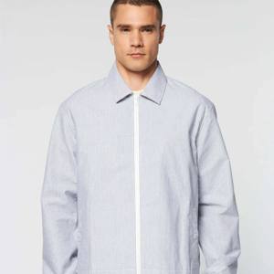 "Chaqueta de tela Oxford personalizada de alta calidad para hombres y mujeres: Prendas de Vestir exteriores duraderas e impermeables" - Product Image 3