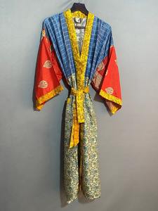 Kimono Sari recyclé. Vêtements pour femmes. Robe en soie vintage. Kimono sari indien. Vêtements. Cadeau de mariage. Robe de nuit - Product Image 2