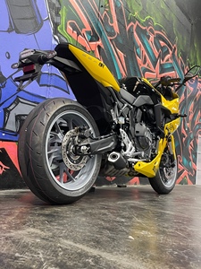 Prix réduit 2025 Suzukis GSX-8R route 800cc tout neuf disponible pour l'expédition dans le monde entier - Product Image 2