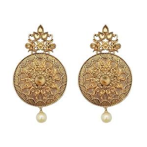 Boucles d'oreilles Kundan Dangler en pierre autrichienne marron Kriaa plaqué or 1310589-Fine Dangle Style - Product Image 1