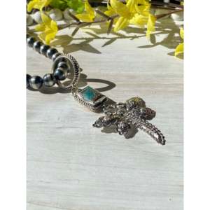 Pendentif Libellule en Turquoise et Argent Sterling Jereme Delgarito Pilot Mountain avec Technologie d'Encastrement par Lunette - Product Image 2