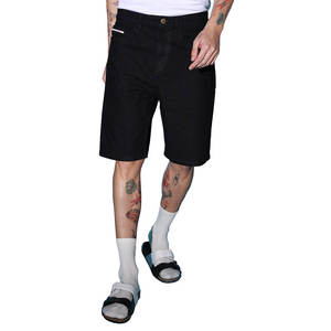 Short en jean moderne pour homme avec déchirures subtiles et coupe décontractée pour les tenues de plein air Short en jean pour homme prêt pour l'été - Product Image 1