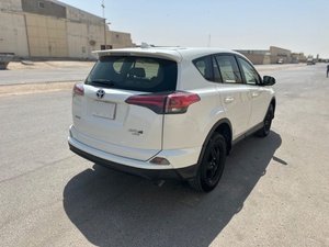 SUV UTILISÉ pas cher RAV 4 GCC 2018 - Product Image 4