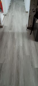 Cubierta SPC de vinilo de PVC de lujo Decoración de estilo de diseño de apartamento interior moderno de alta calidad de Vietnam - Product Image 3