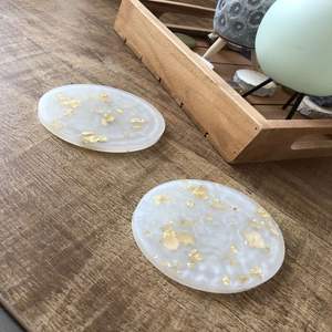 Ensemble de sous-verres en résine unique avec tapis en époxy scintillant en cristal faits à la main pour la table de cuisine de salon élégant et les coffrets cadeaux - Product Image 4