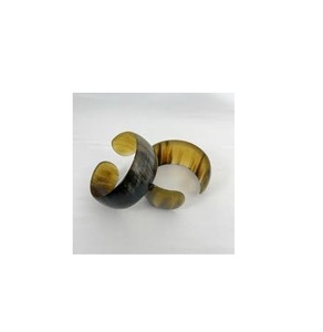 Brazalete de cuerno de vaca natural de forma redonda, brazalete de cuerno de vaca natural, joyería de moda de alta calidad, brazalete de cuerno para uso en bodas y fiestas - Product Image 1